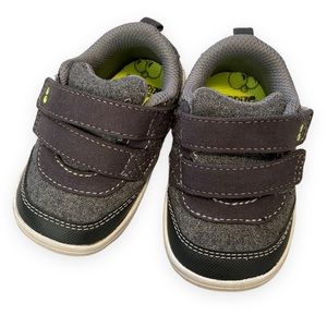 Stride-rite surprise velcro baby shoes